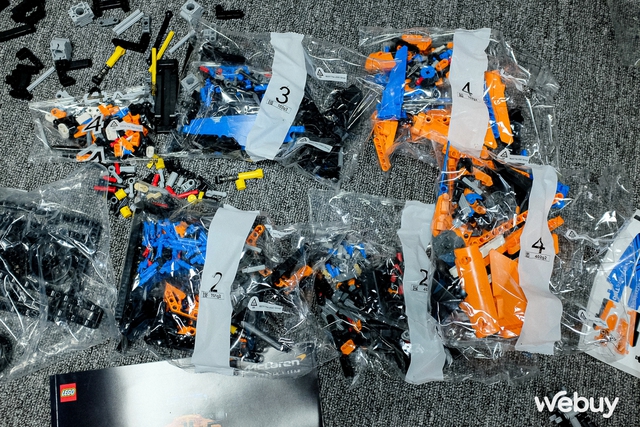 Lần đầu chơi LEGO 1432 mảnh: Mất 10 tiếng mới ghép xong, thành hình xe đua F1 McLaren chân thật từng chi tiết  - Ảnh 4.