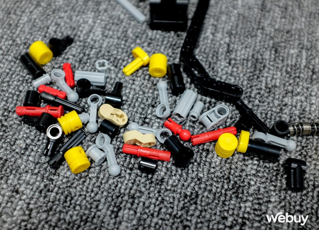 Lần đầu chơi LEGO 1432 mảnh: Mất 10 tiếng mới ghép xong, thành hình xe đua F1 McLaren chân thật từng chi tiết  - Ảnh 5.