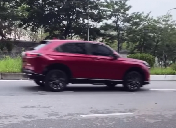 Honda HR-V 2022 was first revealed naked on the streets of Vietnam: As an RS version, the price is expected to be nearly 900 million, the most expensive in the segment - Photo 3.