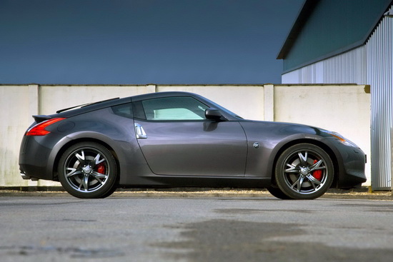 Nissan 370Z Coupe Black Edition dành cho châu Âu