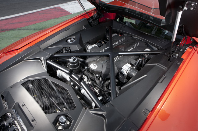 Siêu tiết kiệm nhiên liệu” với Lamborghini Aventador LP700-4 2013