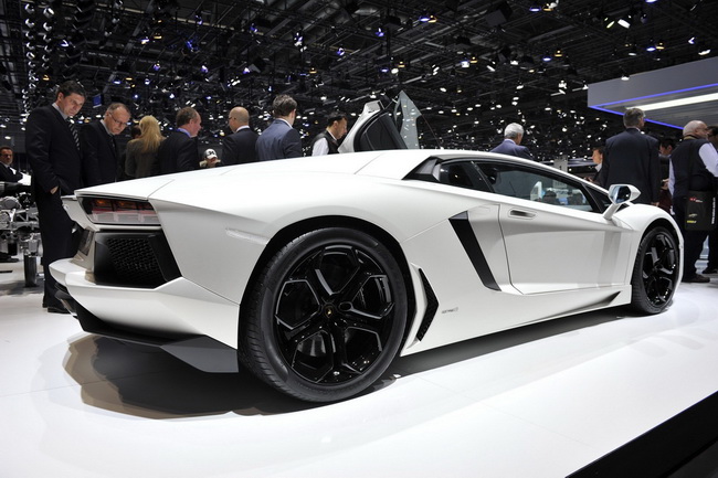 CEO của Lamborghini nói về các mẫu xe mới