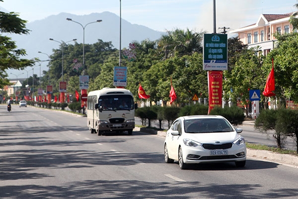 
Hạ tầng đường bộ được nâng cấp là cơ sở để tăng tốc độ khai thác (Trong ảnh: QL1 qua Thừa Thiên - Huế) - Ảnh: Ngô Vinh
