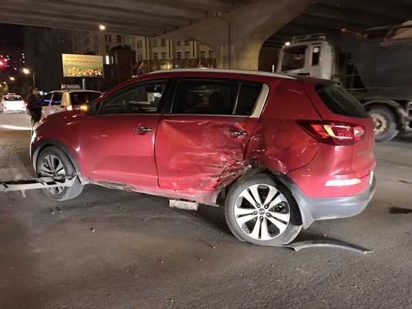 
Chiếc xe Kia Sportage bị hư hỏng nặng. Ảnh: Trung tâm tin tức VTV24
