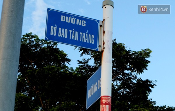 Cái tên đường Bờ Bao Tân Thắng được đặt cho một con đường mới mở nhưng chẳng ai hiểu nổi vì sao lại đặt tên này.