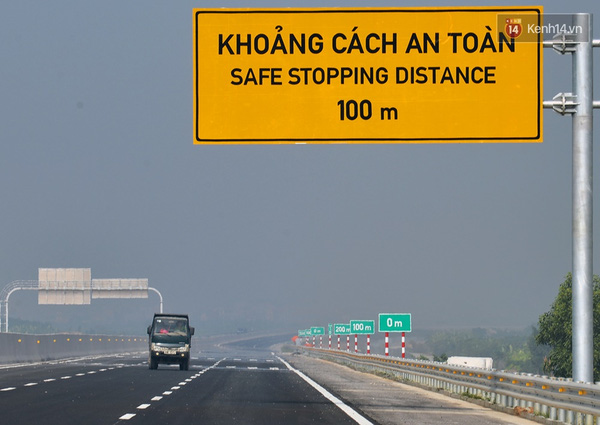 
Khoảng cách tối đa được khuyến cáo trên cao tốc giữa các xe là 100m.
