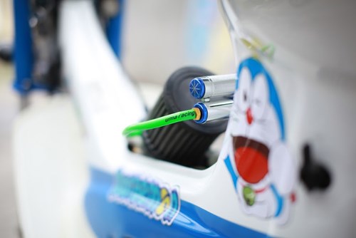 
Thông hơi Uma Racing giúp máy đỡ nóng rát chân khi chạy tốc độ cao.
