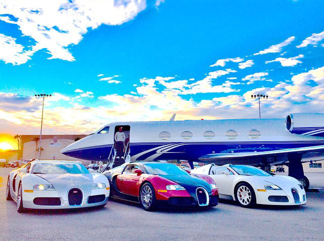 
Bộ ba siêu xe Bugatti Veyron trước đây của Mayweather.
