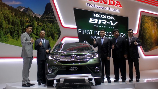 
Hãng Honda đặt mục tiêu nhận 4.000 đơn đặt mua BR-V tại thị trường Indonesia từ nay đến hết năm 2015.
