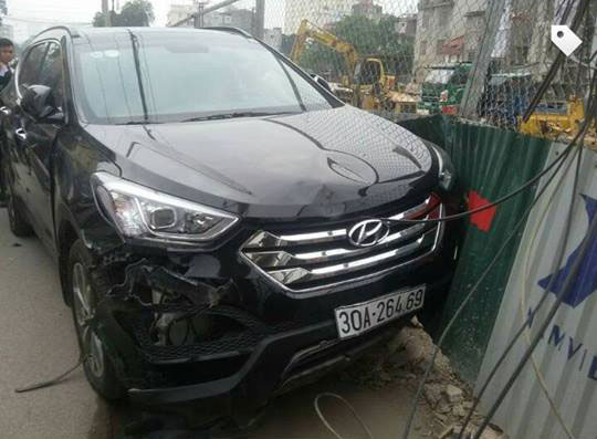 
Chiếc Hyundai Santa Fe tại hiện trường vụ tai nạn.
