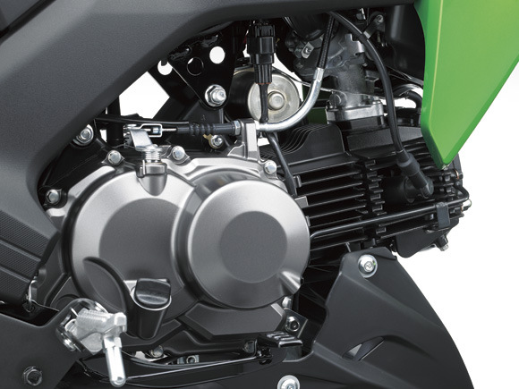 
“Trái tim” của Kawasaki Z125 là khối động cơ xi-lanh đơn, SOHC, làm mát bằng gió, dung tích 125 cc. Động cơ tạo ra công suất tối đa 9,5 mã lực và kết hợp với hộp số sàn và tự động 4 cấp.
