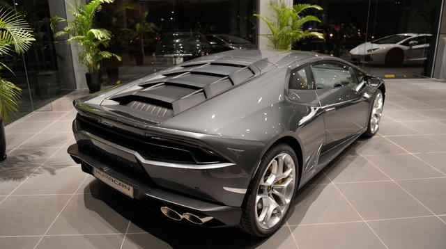 
Lamborghini Huracan lúc còn nằm trong showroom ở Hà Nội.
