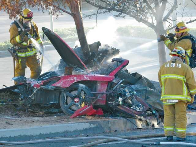 
Chiếc Porsche Carrera GT trong vụ tai nạn.
