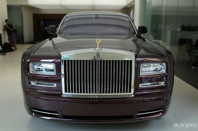 
Chiếc xe siêu sang Rolls-Royce Phantom Oriental Sun của ông Thản.
