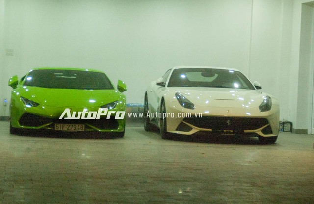 
Bộ đôi Lamborghini Huracan và Ferrari F12 Berlinetta của gia đình Phan Thành.
