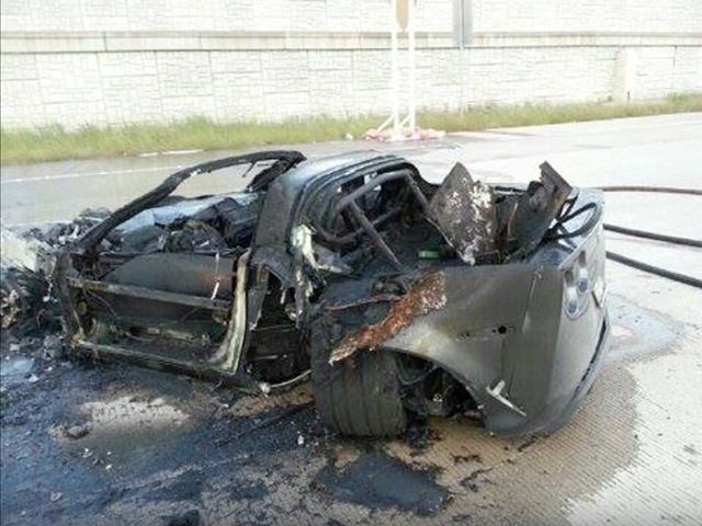 Chevrolet Corvette C6 độ 800 mã lực thiêu rụi hoàn toàn sau vụ tai nạn.
