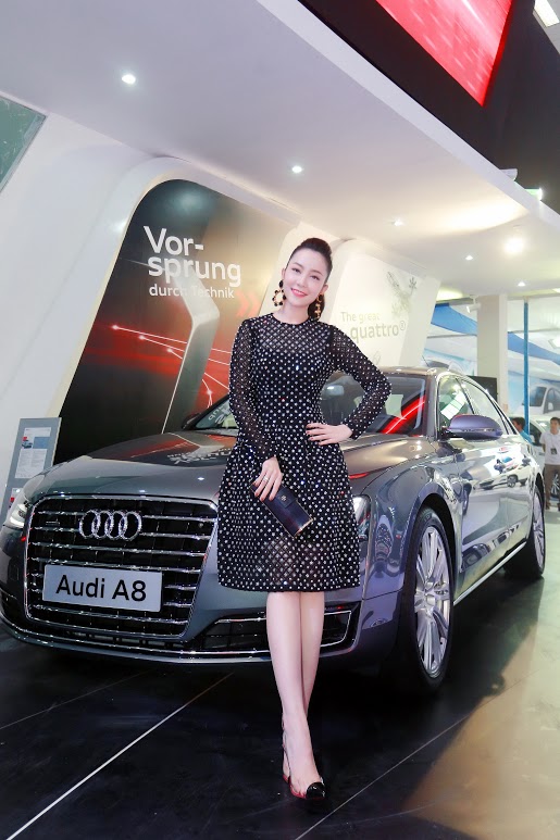 
Diễn viên múa Linh Nga xuất hiện bên mẫu Audi A8
