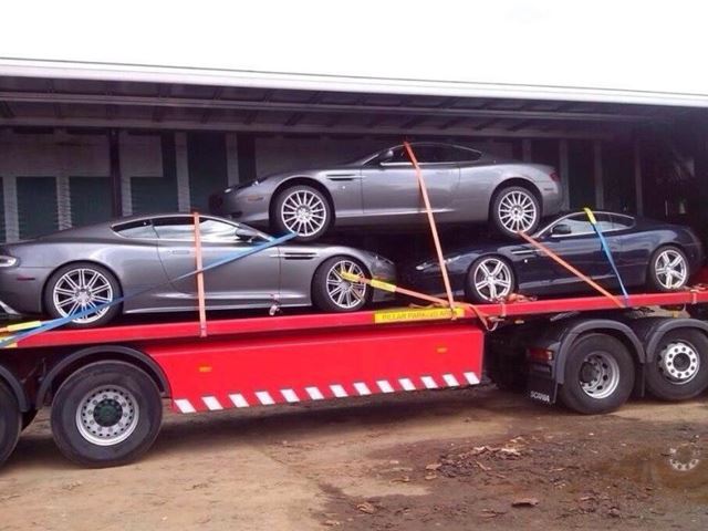 Bộ 3 siêu xe Aston Martin với cách vận chuyển khác thường.