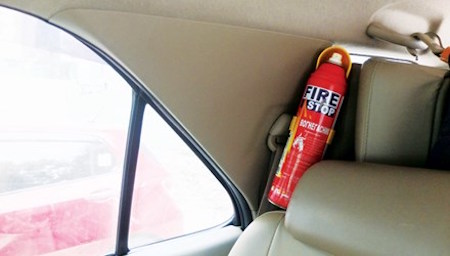 
Nhiều người lo ngại không biết đặt bình chữa cháy ở đâu trên ô tô cho đảm bảo an toàn.
