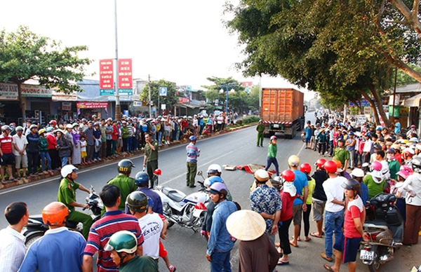 Hiện trường vụ tai nạn thương tâm.