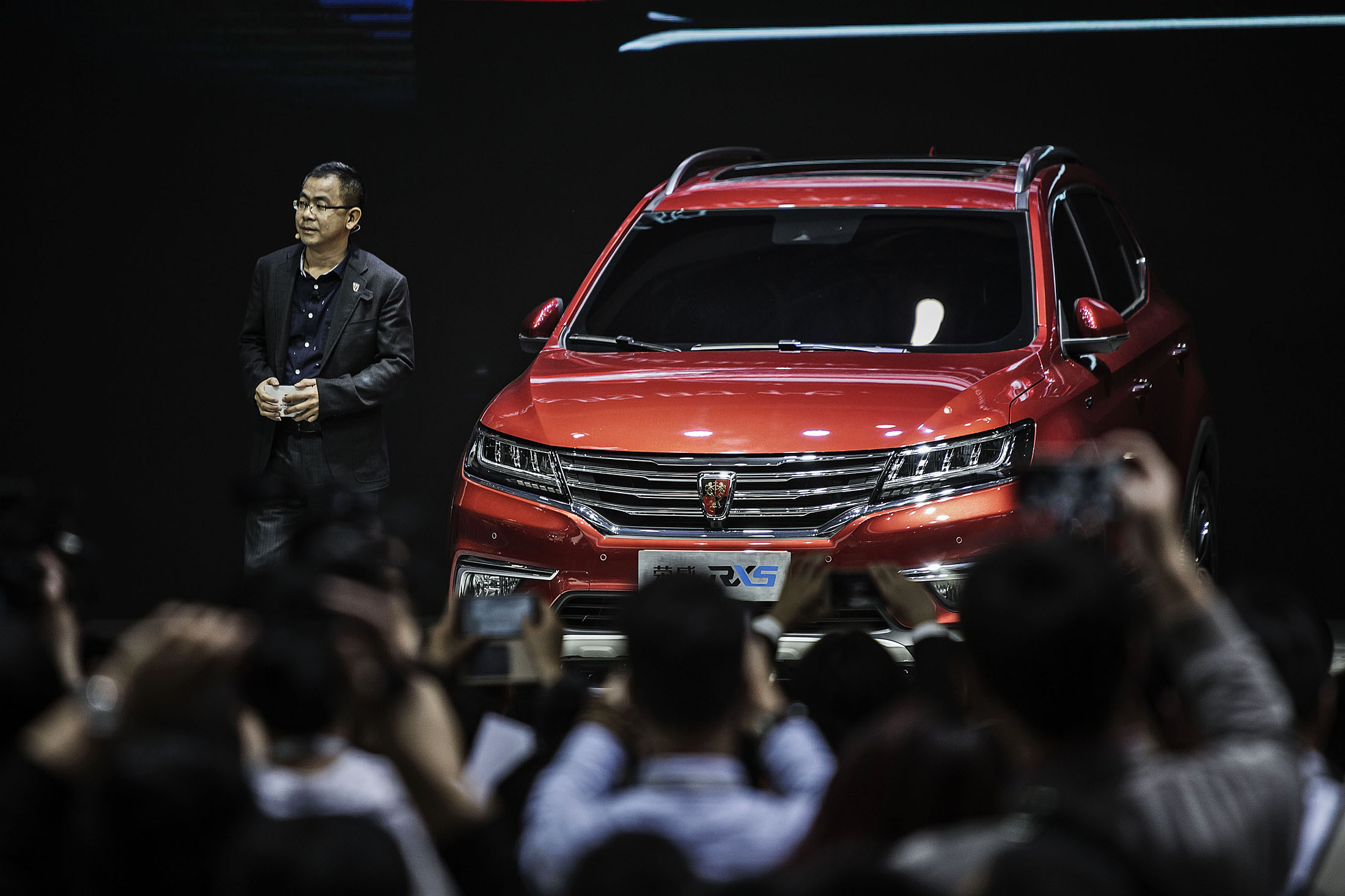 
SAIC Motor, đối tác của hãng Alibaba, đã tích hợp công nghệ Internet vào các mẫu xe của mình như Roewe ERX5.
