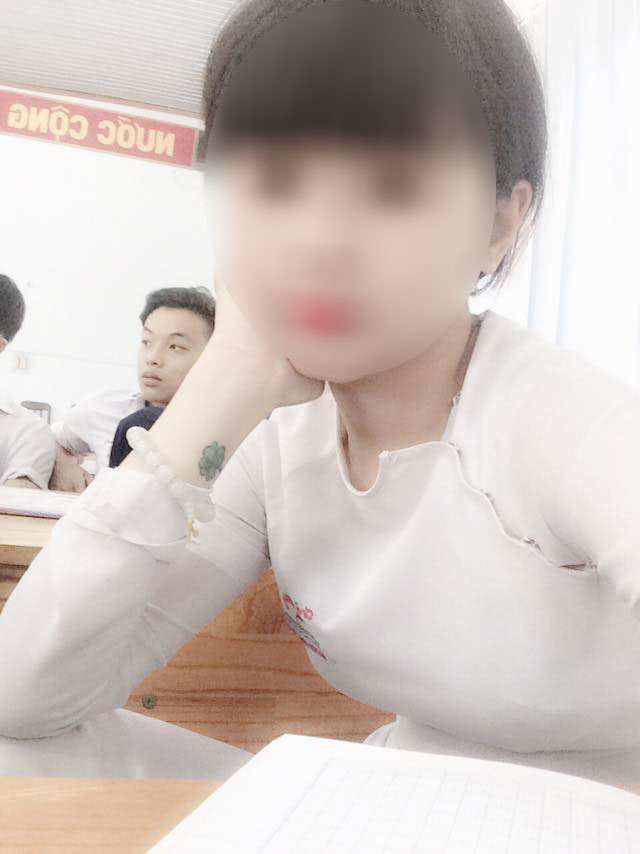 
Hot girl Long Thành vẫn là học sinh còn đang ngồi trên ghế nhà trường. Ảnh: FBNV
