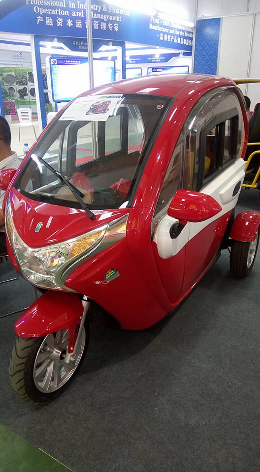 
Chiếc xe điện ba bánh có xuất xứ từ một nhà sản xuất Trung Quốc có giá rẻ chỉ bằng một chiếc xe tay ga tại Việt Nam.
