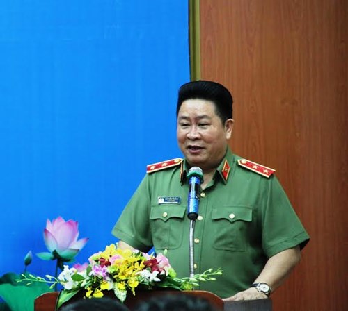 Trung tướng Bùi Văn Thành phát biểu tại buổi lễ trao xe. Ảnh Việt Văn