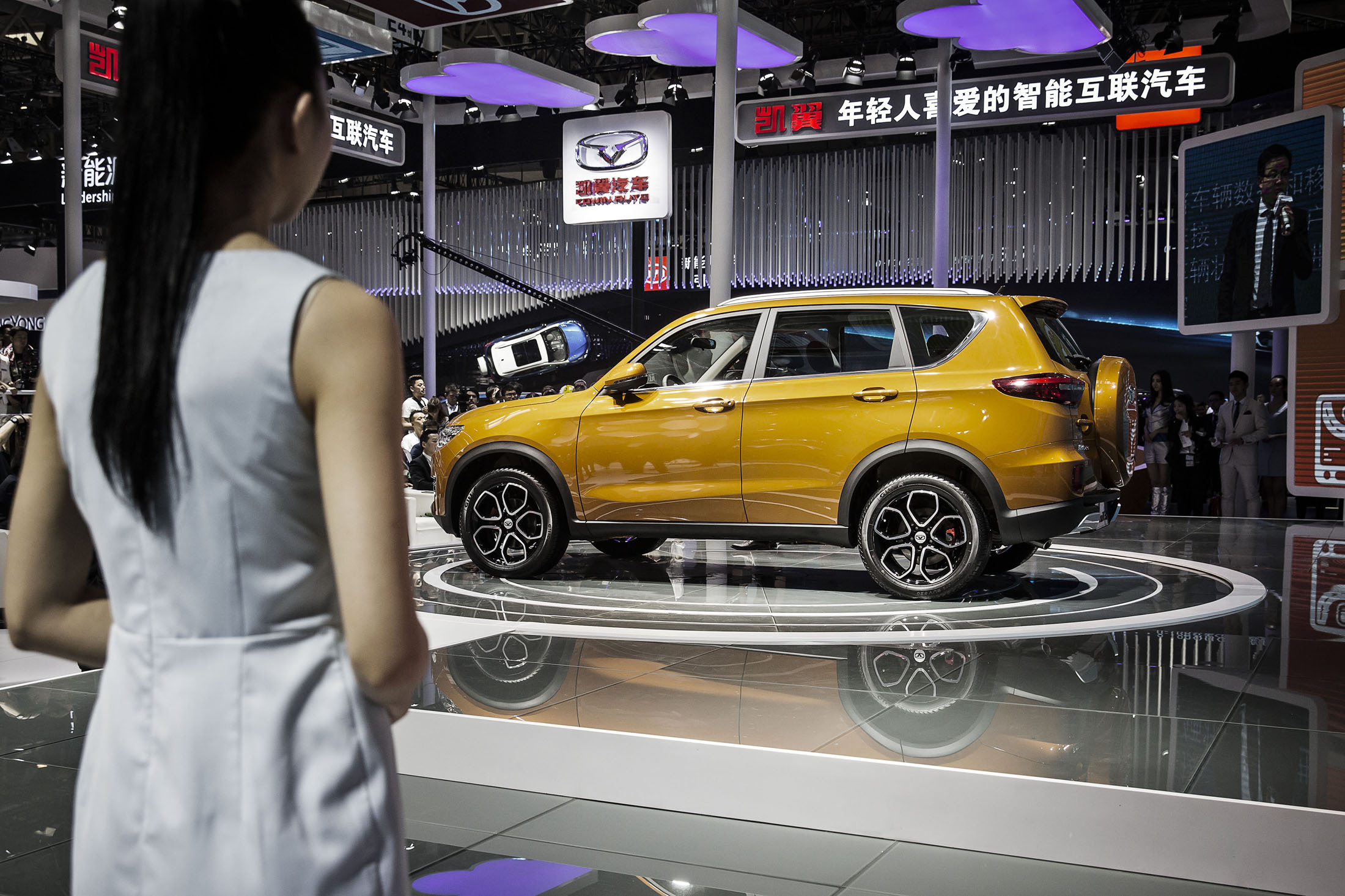 
Nhãn hiệu Trung Quốc mới thành lập, Cowin Motors, cũng tham gia triển lãm Bắc Kinh 2016 với mẫu xe X3 SUV. Dự kiến, Cowin X3 SUV sẽ có mặt trên thị trường Trung Quốc trong năm nay.

