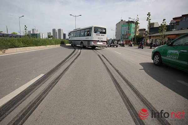 Xe khách phanh thành vệt dài trên đường nên đã hạn chế được thương vong.