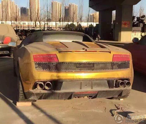 
Tính theo giá thị trường Trung Quốc, chiếc Lamborghini này hiện có giá khoảng 4 triệu tệ (tương đương 13.6 tỷ đồng).
