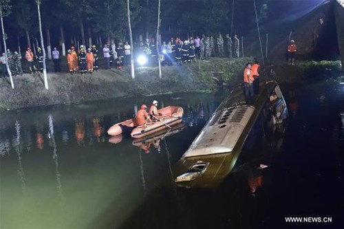 Tại nạn khiến 26 người thiệt mạng, 4 người may mắn sống sót và bị thương nhẹ gồm nhân viên bán vé xe, phụ xe và hai hành khách.