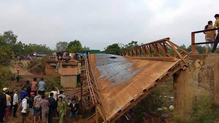 Hiện trường vụ sập cầu - Ảnh do người dân cung cấp