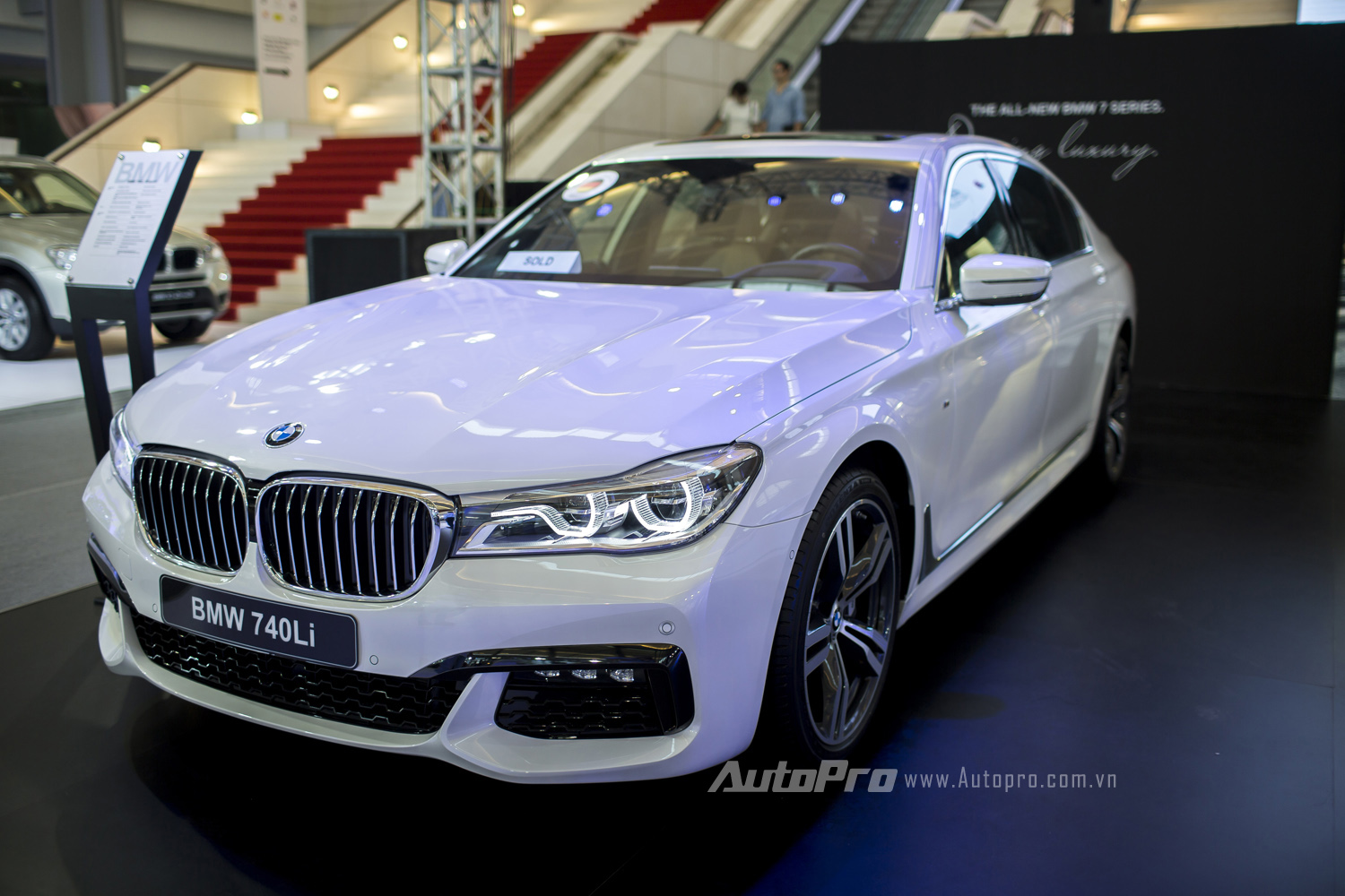 BMW Series-7 thế hệ mới thực sự khiến nhiều người phải ngỡ ngàng cũng được chào sân BMW World Vietnam 2016 với hai phiên bản BMW 740Li.