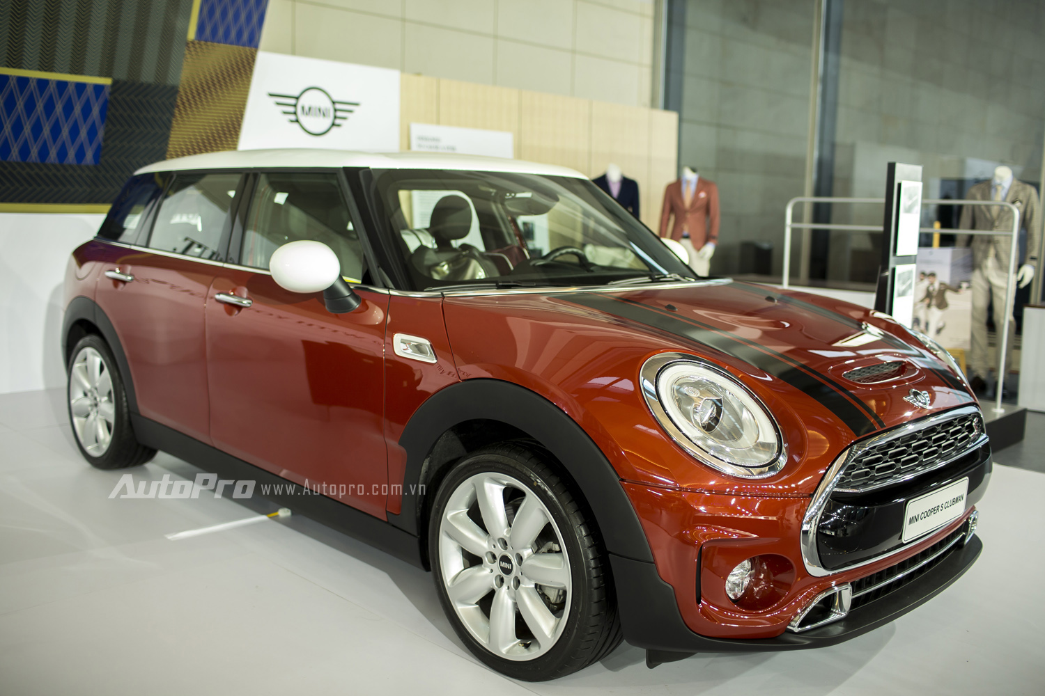 Một mẫu xe mới được ra mắt cách đây không lâu của MINI là Clubman cũng xuất hiện tại BMW World Vietnam 2016 với mức giá từ 1,711 tỉ đồng cho cho bản Cooper Clubman và 1,872 tỉ đồng cho bản Cooper S Clubman.