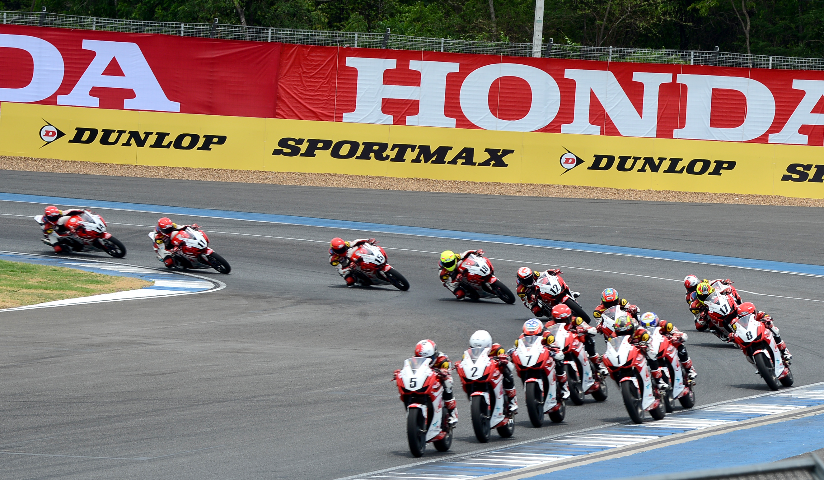 
Honda Việt Nam mang đến giải đấu những tay đua với ngọn lửa nhiệt huyết, đam mê chiến thắng.
