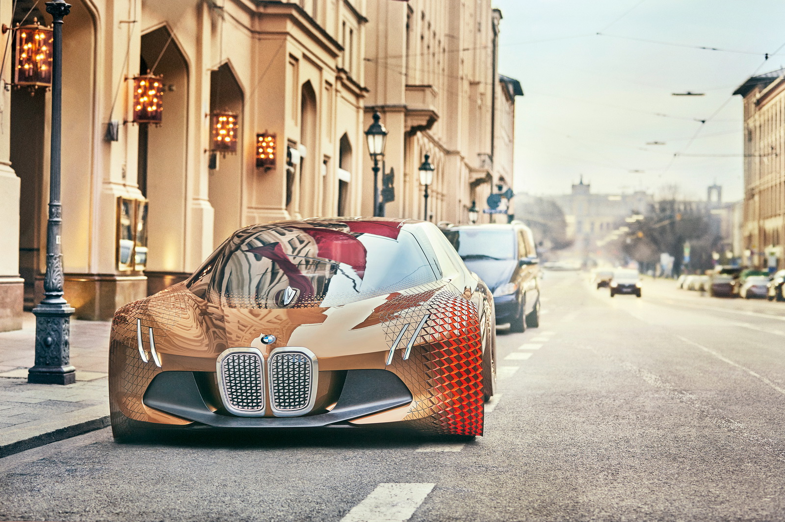 
Hãng BMW hiện vẫn đang tiếp tục thực hiện chuỗi sự kiện kỷ niệm 100 năm thành lập. Một trong số đó là sự kiện đưa mẫu xe concept mới ra mắt BMW Vision Next 100 đến Bắc Kinh, Trung Quốc, để giới thiệu với khách hàng châu Á.

