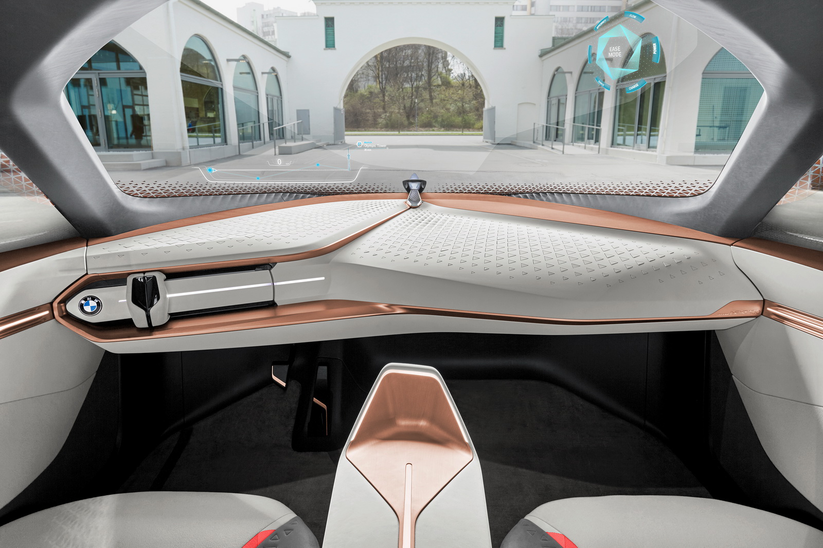 
Ngược lại, chế độ Ease giúp người lái nghỉ ngơi nhờ công nghệ tự động lái. Ở mỗi chế độ, khoang lái của BMW Vision Next 100 sẽ thay đổi theo sao cho phù hợp.
