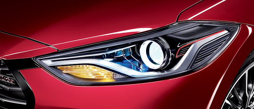 
Trên đầu xe Hyundai Avante Sport 2017 có cản va trước cơ bắp hơn, tích hợp hốc gió cỡ lớn và dải đèn LED định vị ban ngày nằm ngang thay vì dọc như thông thường. Lưới tản nhiệt của Hyundai Avante Sport 2017 có dòng chữ Turbo màu đỏ như dấu hiệu nhận biết. Bản thân bên trong đèn pha cũng có những điểm nhấn màu đỏ.
