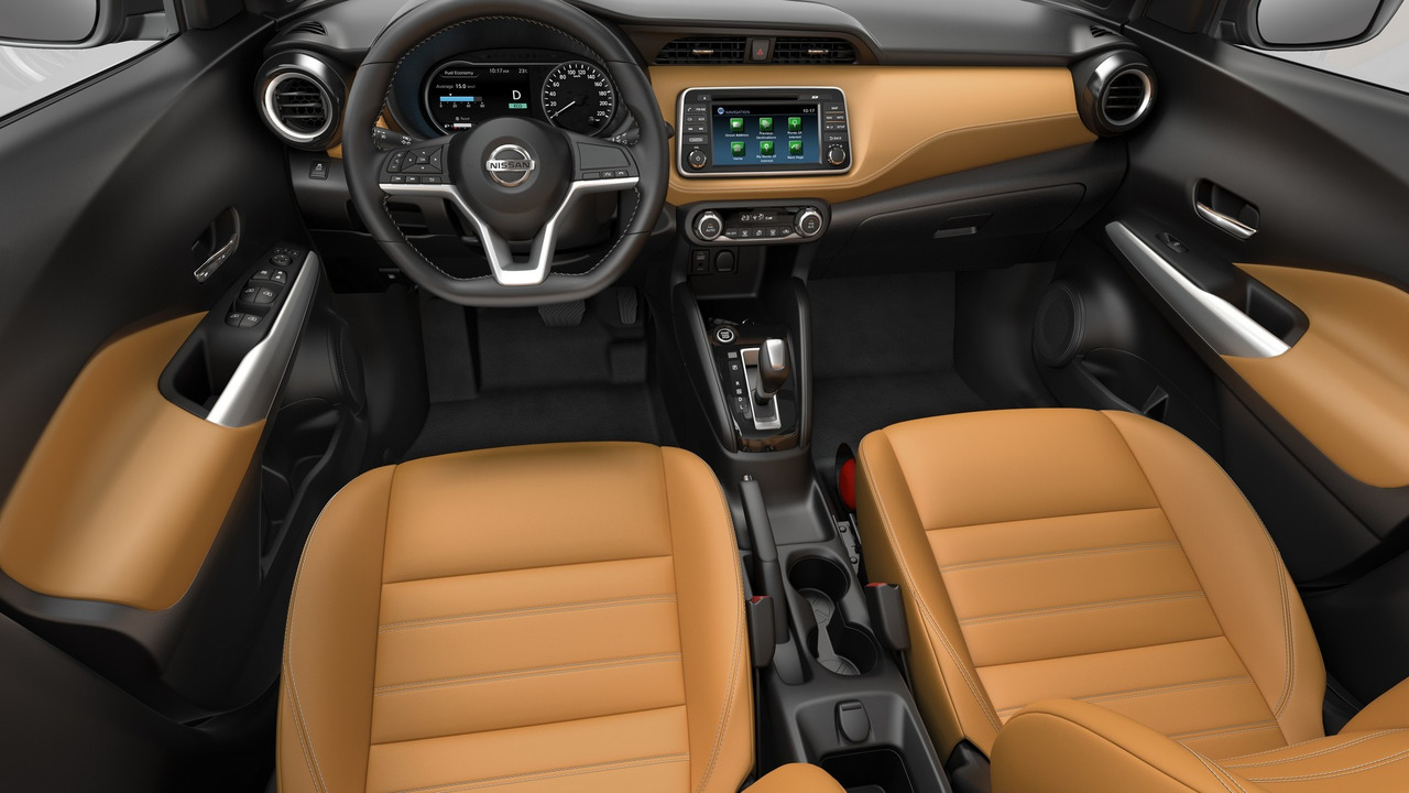 So với Juke, Nissan Kicks được trang bị bảng táp-lô thông thường hơn. Bên cạnh đó là vô lăng đáy phẳng theo phong cách thể thao. Hệ thống thông tin giải trí của xe đi kèm màn hình cảm ứng 7 inch, cho phép kết nối với điện thoại thông minh.