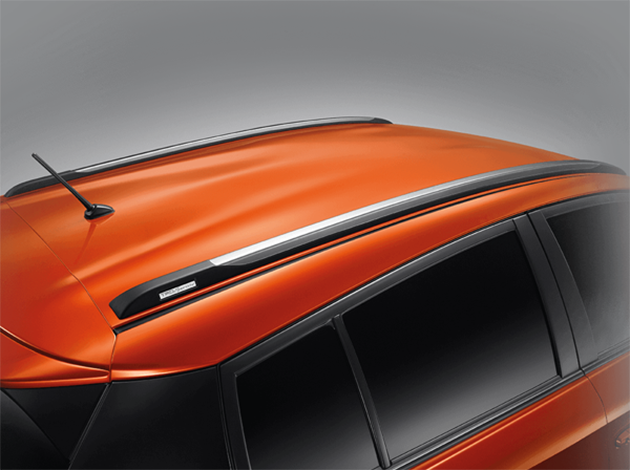 
Tông xuyệt tông với lưới tản nhiệt là chắn bùn và viền hốc bánh màu đen. Để tạo hình ảnh năng động hơn cho Yaris TRD Sportivo 2016, hãng Toyota còn bổ sung thêm giá chằng đồ màu bạc trên nóc xe.
