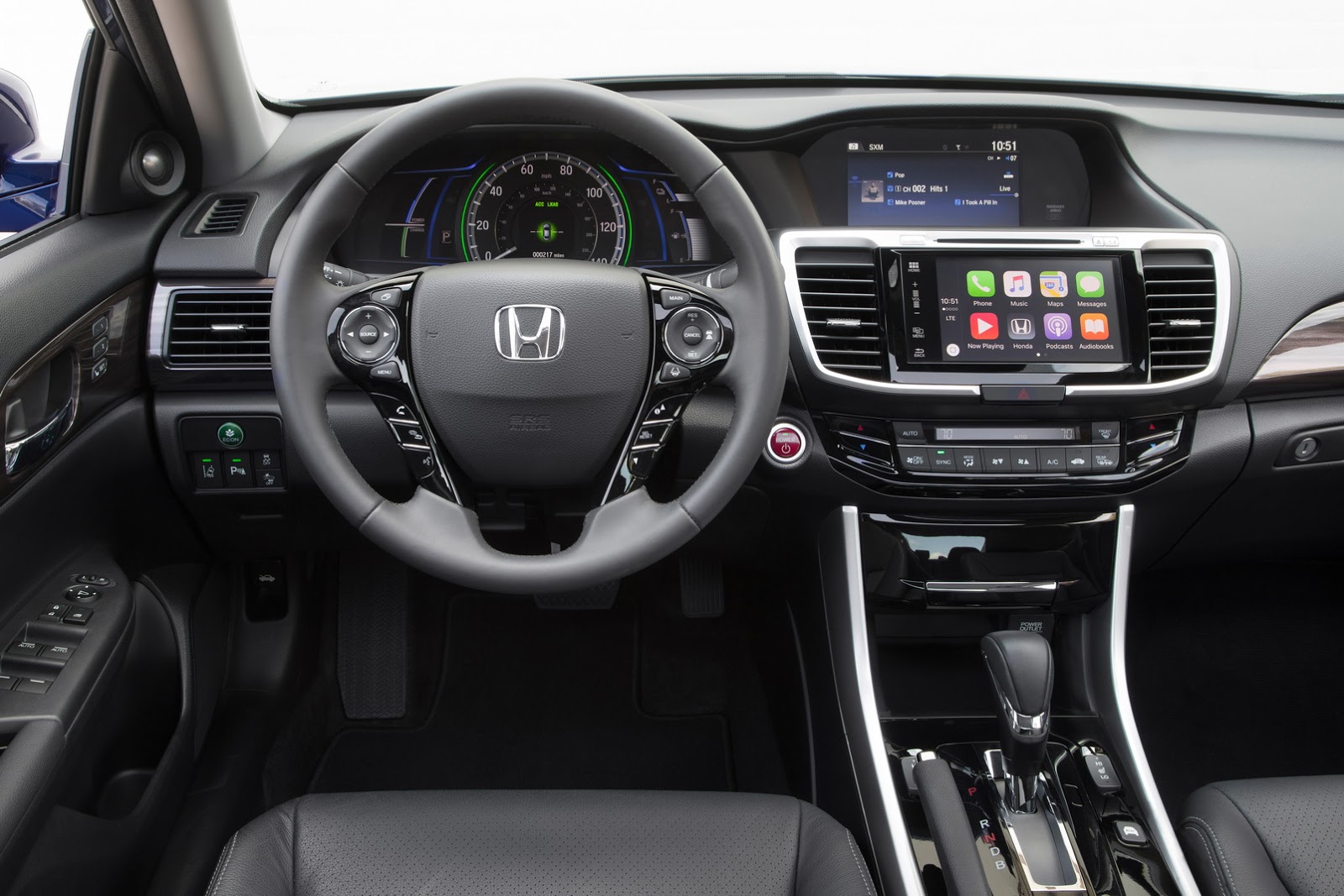 
Ví dụ hệ thống an toàn Honda Sensing tiêu chuẩn và giao diện màn hình cảm ứng Display Audio mới nhất, tương thích ứng dụng Apple CarPlay cũng như Android Auto.
