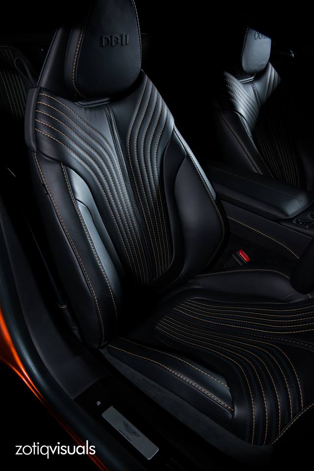 
Một số trang thiết bị tùy chọn khác của Aston Martin DB11 bao gồm dàn âm thanh Bang &amp; Olufsen 1.000 W, trần xe màu đen bóng, ghế thông khí, vịn tay và đệm lưng ghế chỉnh điện.
