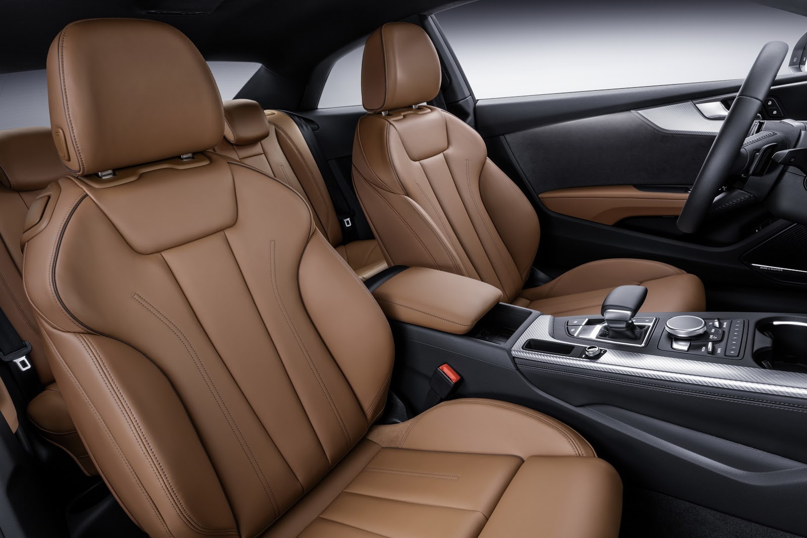 Để đảm bảo an toàn, Audi A5 2017 có những hệ thống chủ động mới nhất như kiểm soát hành trình thích ứng Stop&Go, hỗ trợ khi gặp tắc đường, cảnh báo giao thông phía sau, cảnh báo tránh va chạm và hỗ trợ quay đầu.