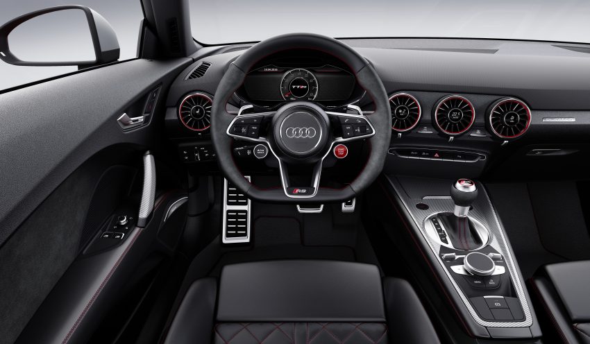 
Thiết kế bên trong Audi TT RS 2016 khác giống với TT tiêu chuẩn. Xe cũng được trang bị buồng lái ảo Audi với màn hình 12,3 inch dành cho hệ thống thông tin giải trí. Bên cạnh đó, Audi TT RS 2016 còn có màn hình RS bổ sung riêng để hiển thị các thông số vận hành khác.
