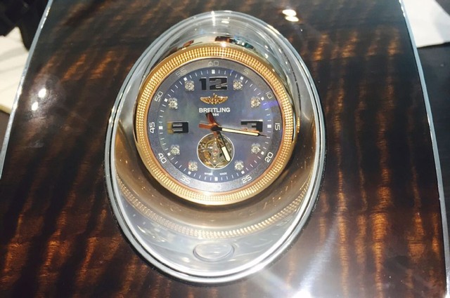 
Đồng hồ Breitling Mulliner Tourbillon của Bentley Bentayga.
