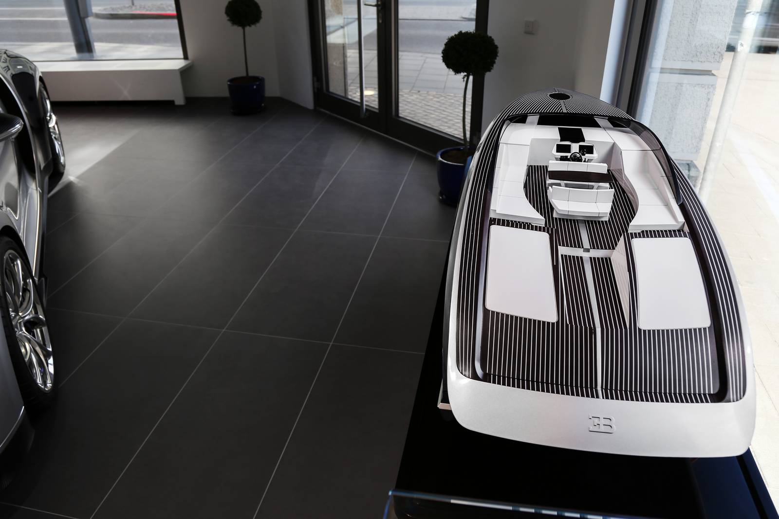 
Mô hình du thuyền Bugatti
