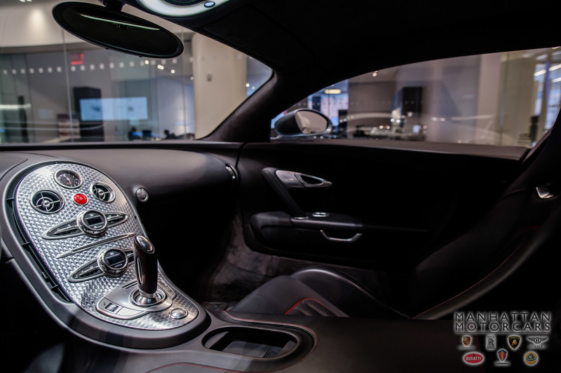 
Bù lại, Bugatti Veyron sẽ đưa đẳng cấp của chủ nhân lên một tầm cao mới.
