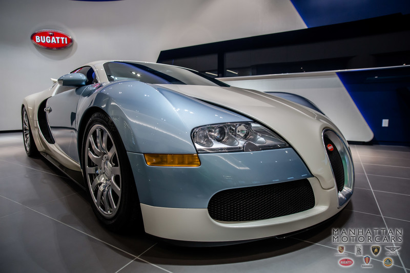 
Một đại lý siêu xe tại Manhattan thuộc thành phố New York, Mỹ, hiện đang rao bán chiếc Bugatti Veyron đời 2008 với giá lên đến 1,45 triệu USD, tương đương 32,3 tỷ Đồng, trên eBay. Với số tiền này, bạn hoàn toàn có thể mua 3 hòn đảo nhỏ ở French Polynesia.
