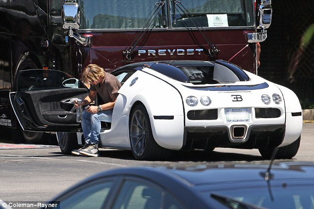 
Ngoài âm nhạc và guitar, chồng của Nicole Kidman còn đam mê cả xe cộ.
